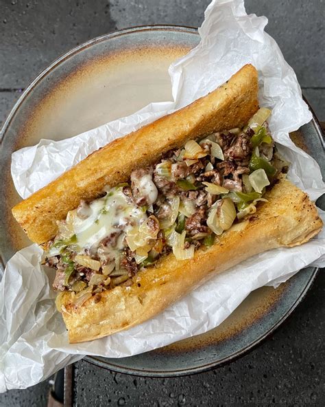 Original Philly Cheese Steak Sandwich Provolone Rinderfilet Rezept By