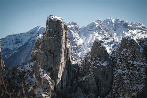 Close-Up Shot of a Snow-Covered Rocky Mountain · Free Stock Photo