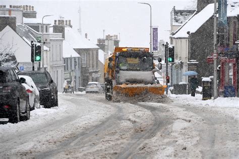 Scotland Snow Forecast Lightning And Blizzards To Hit Today With Foot