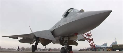 Primeiro caça Sukhoi Su 57 em série é introduzido no centro de