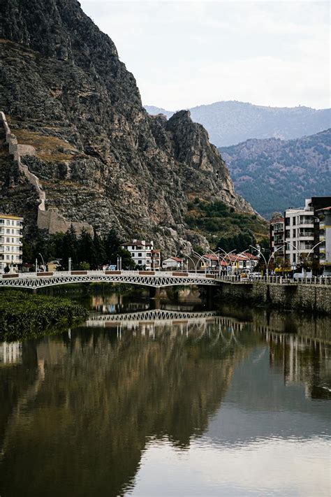 River and Bridge in Amasya · Free Stock Photo