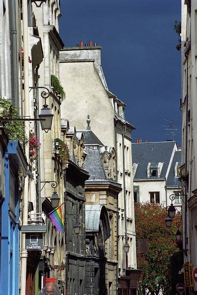 The dark building in the middle is Hôtel Amelot de Bisseuil at 47 rue