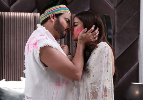 Holi 2023 When Kundali Bhagya Stars Shraddha Arya And Dheeraj Dhoopar Set Screens On Fire With