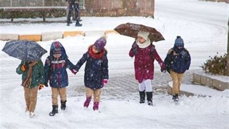 Sivas ta kar ve buzlanma tehlikesi büyüyor Okullar tatil edildi mi