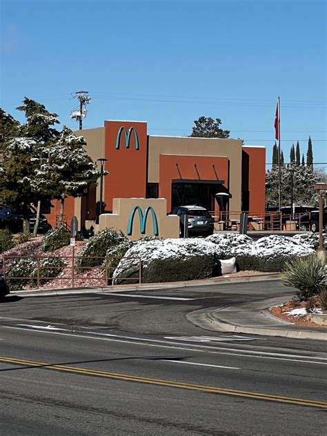 This McDonalds doesn’t have yellow arches : r/mildlyinteresting