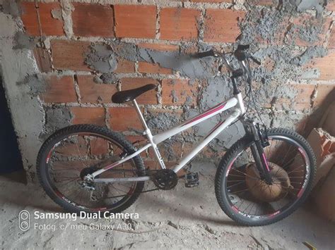 Vendo bike aro 26 recém pintada em Salvador Clasf esportes e fitness