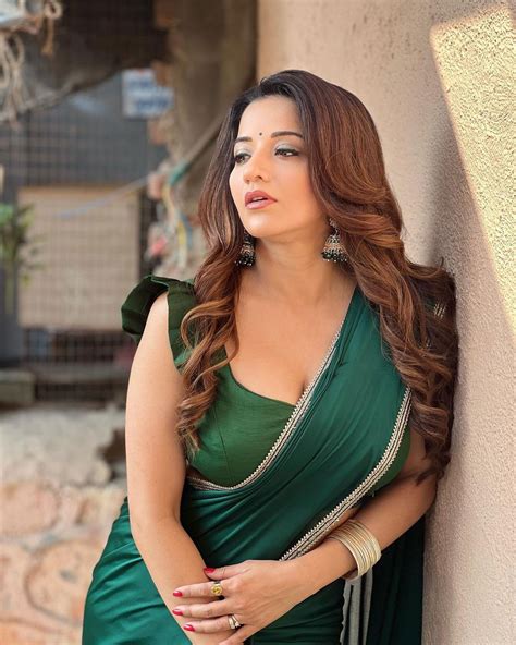 Bhojpuri Actress Monalisa Flaunts Breast Cleavage In Bold Photos Amid