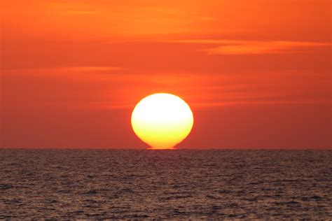 日本海に沈む夕日・留萌瀬越海岸 なまら北海道だべさ