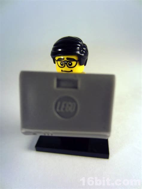 16bit.com Figure of the Day Review: LEGO Minifigures Series 7 Computer ...