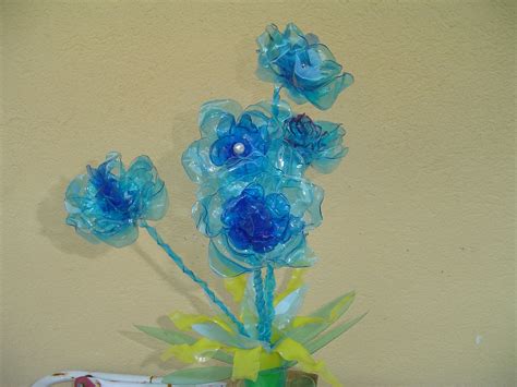 Fiori Fatti Con Bottiglie Di Plastica Plastic Bottle Art Diy Plastic