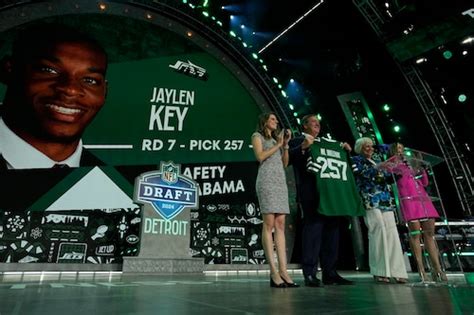 Mr Irrelevant Signs His First Nfl Contract With New York Jets