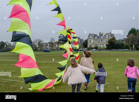 Children flying kites park hi-res stock photography and images - Alamy