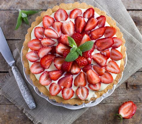 Strawberries And Cookies Torte Bishop S Orchards Farm Market Winery