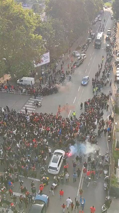 Ac Milan Fr On Twitter L Arriv E Du Bus Au Stade Les Frissons