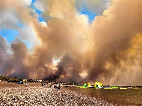 Waldbrände auf Rhodos 19 000 Menschen evakuiert Tui stoppt Flüge