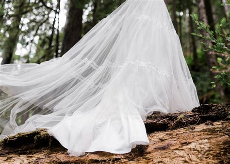 💃Top 5 Elopement Dress Ideas [That actually aren't all dresses