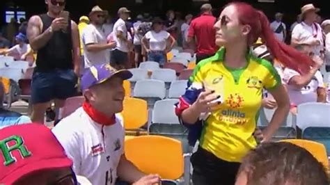 Ashes 2021 22 England Fan Proposes His Australian Girlfriend In Stands