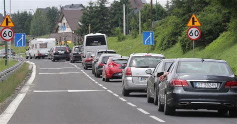 Poważny wypadek na zakopiance Siedem osób rannych w tym dwoje dzieci