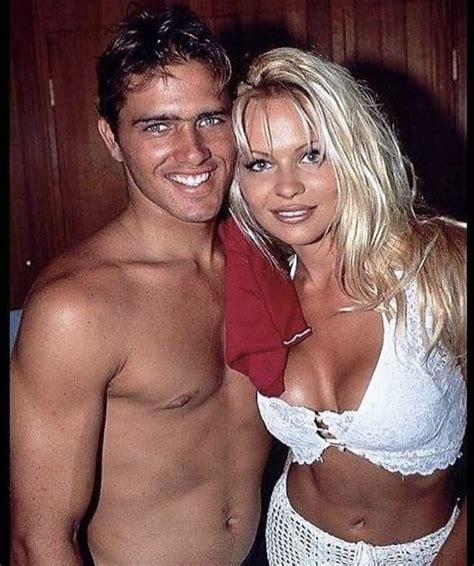 Pam And Tommy Kelly Slater S Era I Icon Pamela S Fashion