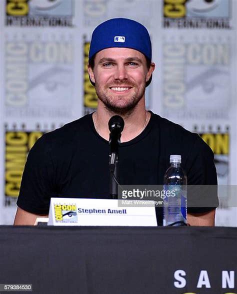 Stephen Amell Comic Con Photos And Premium High Res Pictures Getty Images