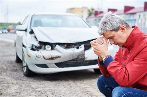 Things You Should Do Within 10 Minutes Of Having A Car Accident