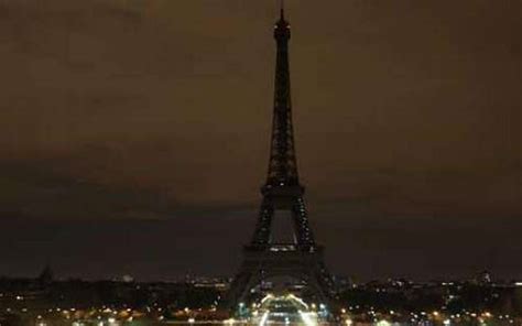 La Torre Eiffel apaga sus luces en solidaridad con víctimas de Beirut