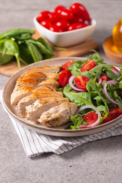 Salada Frango Grelhado Legumes Frescos Espinafre R Cula Cebola