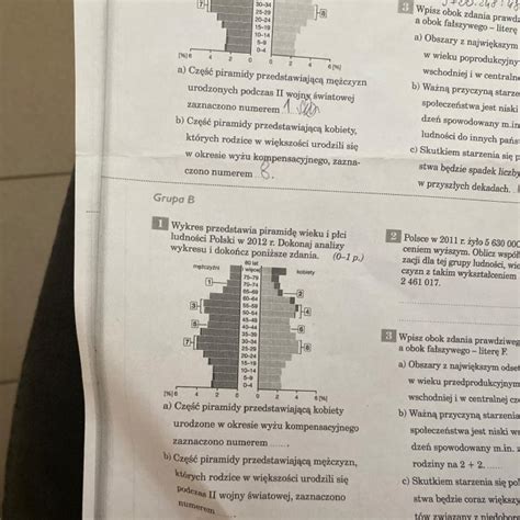 1 Wykres przedstawia piramidę wieku i płci ludności Polski w 2012 r