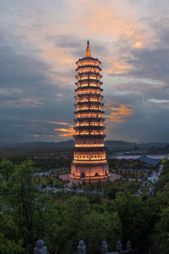 The quiet night glow of Bai Dinh pagoda