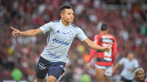 Marlon O Rei Dos Desarmes Lateral Do Cruzeiro Lidera Estat Stica