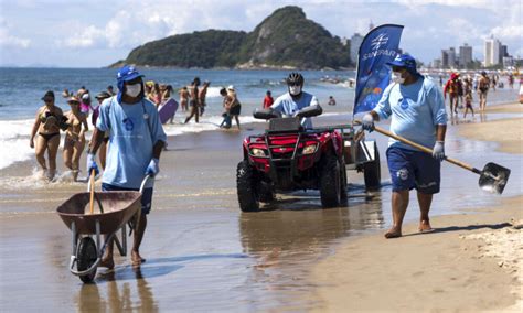 Equipes De Limpeza Da Sanepar Retiram Toneladas De Lixo Das Praias