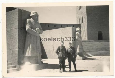 Foto Soldaten Der Wehrmacht Im Tannenberg Denkmal In Olsztynek Polen