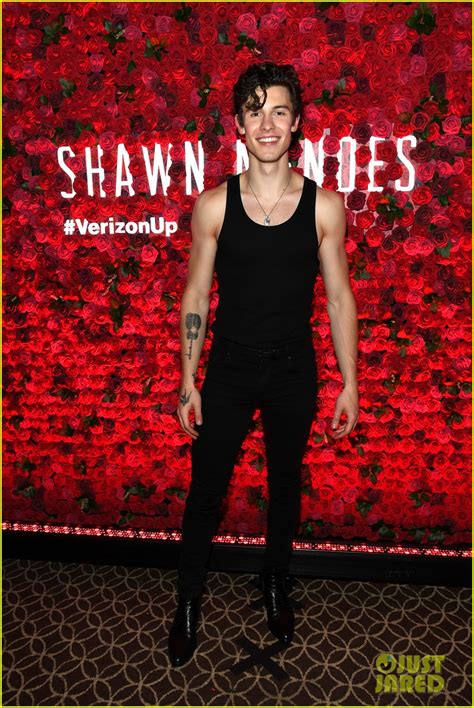 Shawn Mendes Performs Special Nyc Concert Looks So Hot In A Tank Top