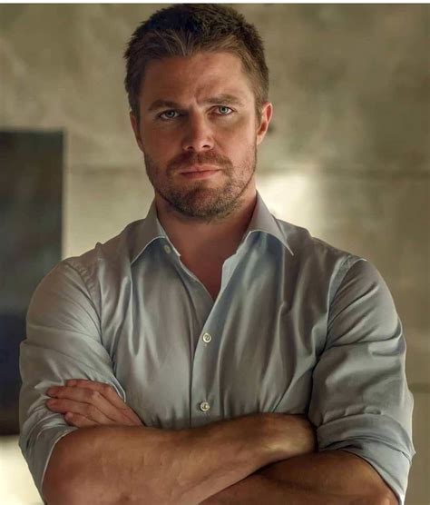 Stephen Amell Biography, Age, Height, Girlfriend - mrDustBin