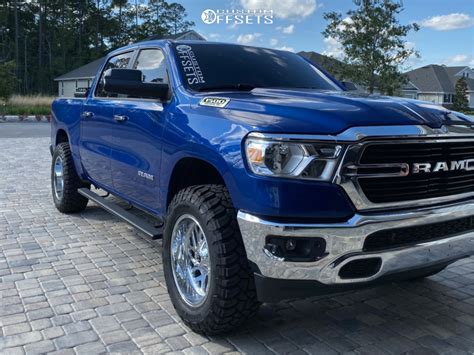 2019 Ram 1500 Fuel Triton Rough Country | Custom Offsets