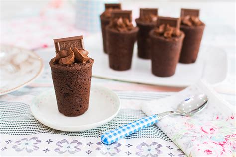 Vídeo receta en un minuto Vasitos de galleta y chocolate