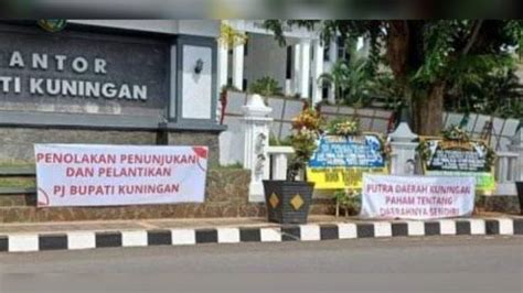 Viral Spanduk Penolakan Terhadap Pj Bupati Kuningan Ketua DPRD Beri