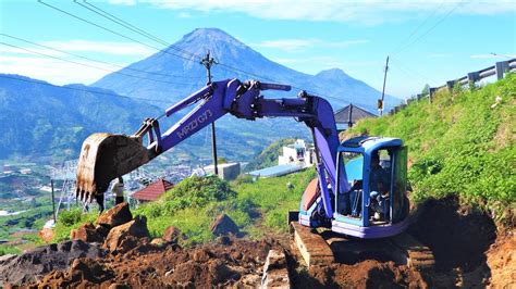 Mini Excavator Working On The Hill Komatsu Pc Uu Youtube