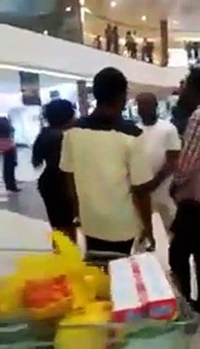 VIRAL Propone Matrimonio En Pleno Centro Comercial Y Su Novio La