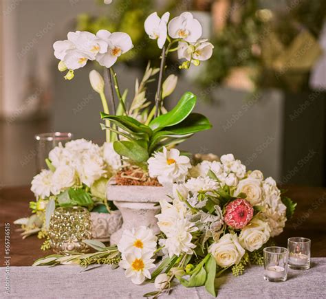 Arreglo Floral Para Boda Con Orquideas Dhalias Rosas Hortensias Y