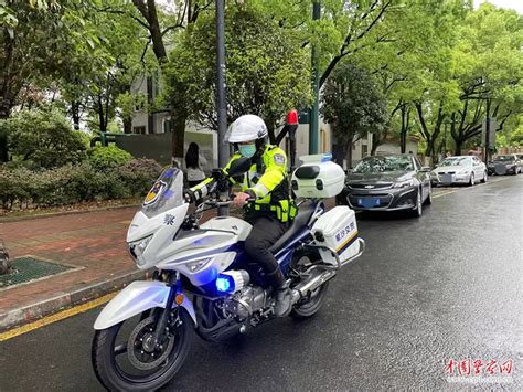 长沙县：“鹰眼”铁骑巡逻队为道路交通安全保驾护航 中国警察网