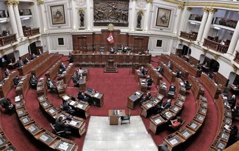 Congreso De Perú Acepta Inicialmente Acortar Mandato Presidencial