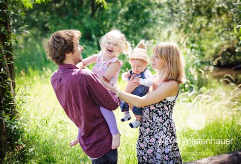 Ungezwungene Familienbilder In Der Natur Familienfotografie Bamberg