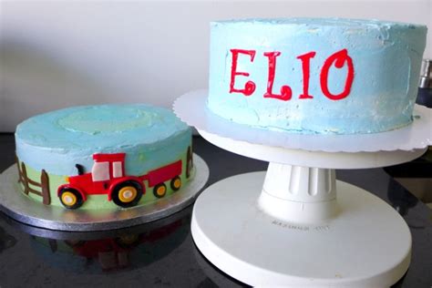 Tractor Cake Tutorial (with Fondant Accents)