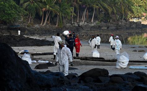 Philippine Fishermen Struggle As Oil Spill Keeps Them Ashore News