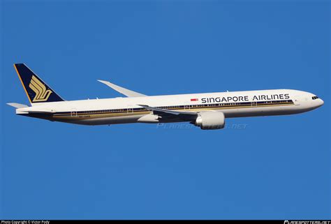 V Swb Singapore Airlines Boeing Er Photo By Victor Pody Id