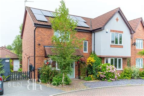 Bedroom Detached House For Sale In Bluebell Way Bamber Bridge