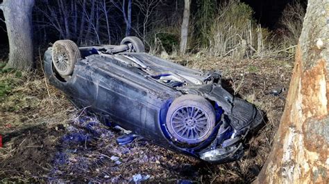 Schwerer Verkehrsunfall In S Dbrookmerland Auto Berschl Gt Sich