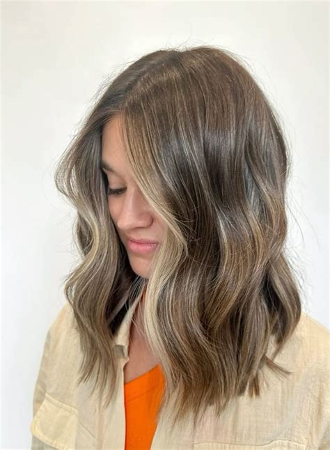 Subtle Dimensional Brunette Hair Highlights Brunette Hair With Highlights Blonde Light Brown