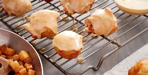 Les Beignets Aux Pommes Tremp S Dans L Rable